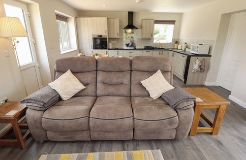 Folkingham Cottage | THE OLD STABLES, pet friendly, with a garden in Folkingham