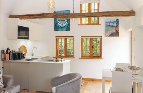 Headcorn Cottage | THE OLD STABLES, pet friendly, character holiday cottage in Headcorn