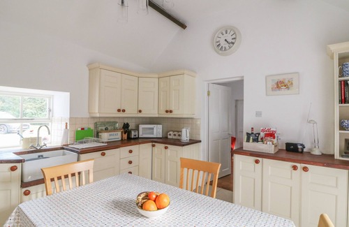 Shillelagh Cottage | THE OLD WHITE COTTAGE, pet friendly in Shillelagh, County Wicklow