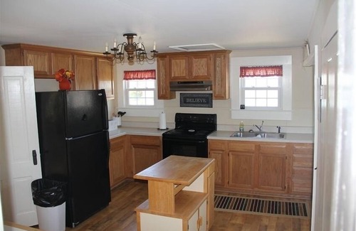 Goodview Other | The Olde Farmhouse Spacious Lakefront House with Amazing View