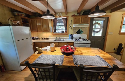 Tellico Plains Cabin | The Ole Bear Rustic Mountain Cabin