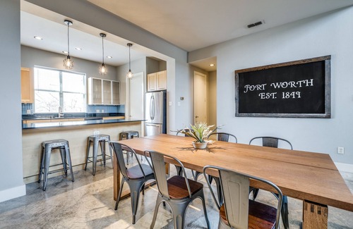 Fort Worth House | The Oleander - centrally located Luxury Townhouse steps from Magnolia Ave!