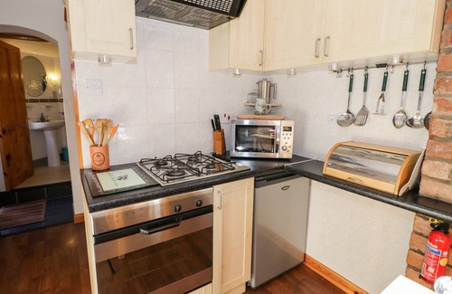 Severn Stoke House | THE ORANGERY, pet friendly, with pool in Upton Upon Severn