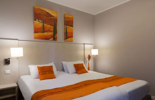 Anet Hotel | The Originals Access, Hôtel La Dousseine