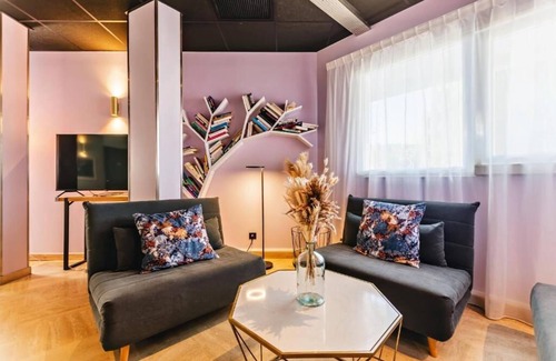 Decines-Charpieu Hotel | The Originals City, Hôtel Éclipse