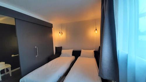 Les Ponts-de-Ce Hotel | The Originals City, Angers Sud, Le Village 49