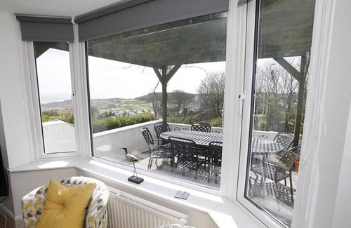 Port-Eynon House | The Outlook - Five Bedroom House, Sleeps 8