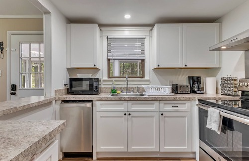 Blakeslee House | The Owls Nest- Hot Tub & Kayaks Included Near Kalahari! updated bathrooms!