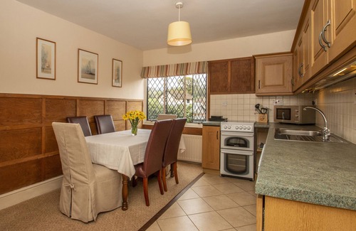 Allerford Apartment | The Pack Horse SC Apartments & Cottage Offers available