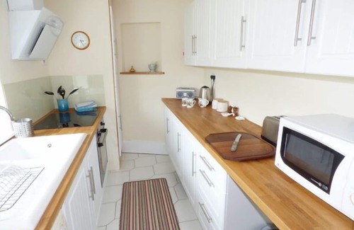 Severn Stoke Cottage | THE PACKING HOUSE, romantic, with a garden in Hanley Castle