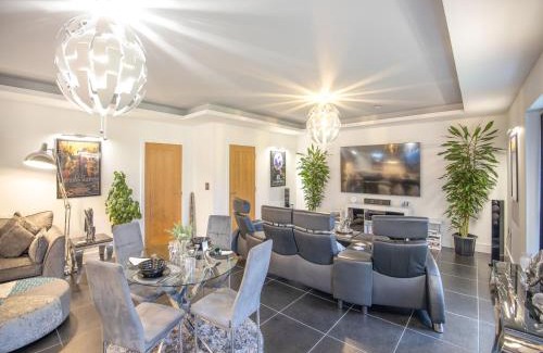 Grimsby House | The Paddocks Retreat