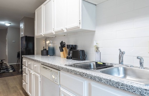 MacGregor Apartment | The Palm Flats 05! Zoo! Museums! Medical Center! ⭐️⭐️⭐️⭐️⭐️