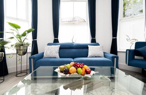 Bournemouth City Centre Apartment | THE PALMS Lux living Condo B'mouth Town Centre & Beach