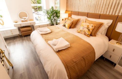 Bournemouth City Centre Apartment | THE PALMS Lux living Condo B'mouth Town Centre & Beach