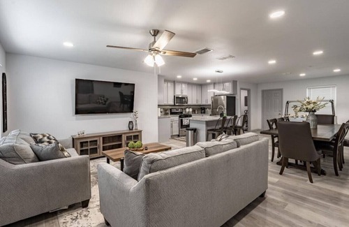 Tech Terrace House | The Paramount - 3BR/2BA - Pet Friendly