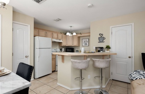 Harlingen Condo | The Parisian Keyless Condo 4 min from Airport and Hospitals