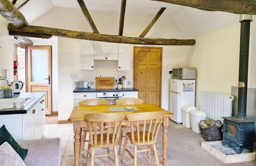 Petersfield Cottage | The Parlour - a barn conversion that sleeps 4 guests in 1 bedroom