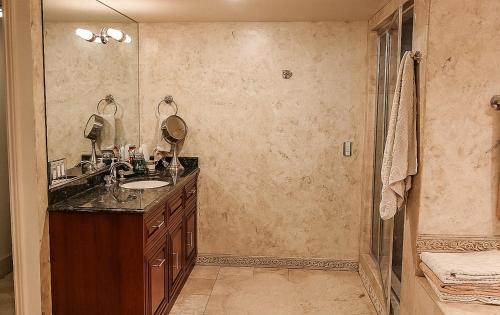 North Arroyo House | The Patrician Hollywood Universal