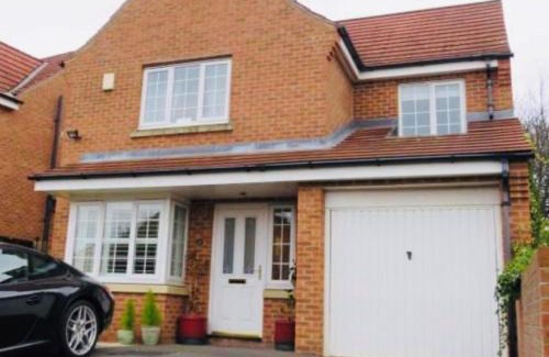 Wakefield House | The Pavilion - Stunning, 4 Bedroom House with Free Parking