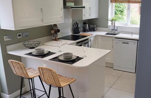 Wakefield House | The Pavilion - Stunning, 4 Bedroom House with Free Parking