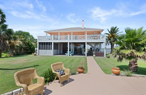 Crystal Beach House | The Peach Pelican home