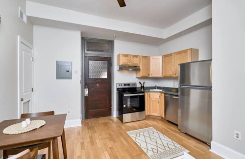 Grand Center Apartment | The Peacock Room,1 bd 1 ba, SLU, Grand Center, CWE- Apt E