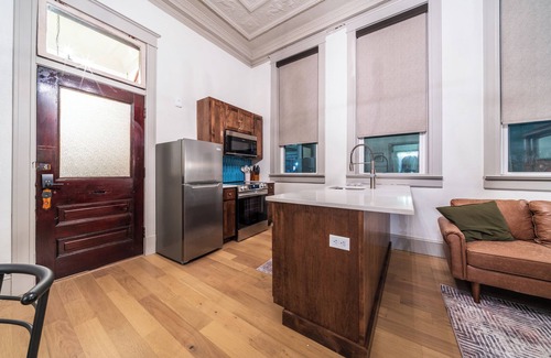 Sedalia Apartment | The Peacock Suite - Luxury 1 Bedroom Apartment in Downtown Sedalia