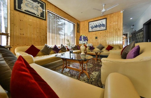 Brein Hotel | The Pearl Continental