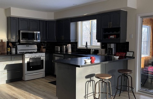 Haliburton Cottage | The Peninsula Cottage in Haliburton - Lakefront w/hot tub