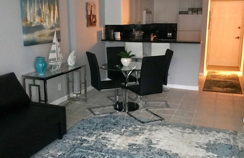 Hollywood South Central Beach Apartment | THE PENTHOUSE - large oceanfront Studio