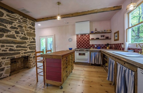 Lexington Cottage | The Perch - whimsical cottage near lovely Lexington