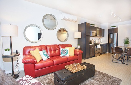 Kingfield Apartment | The Perfect City Retreat@In-Unit W/D@Super Fast WiFi@Roku TVs@Keurig+Coffee