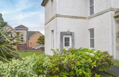 Troon Cottage | The perfect coastal getaway for friends and family.