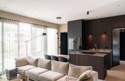 Zeewolde House | The perfect combination of luxury, comfort and relaxation. Whether you enjoy the jacuzzi, the refined decor or the beautiful view from the garden, this villa offers a holiday experience at the highest level.