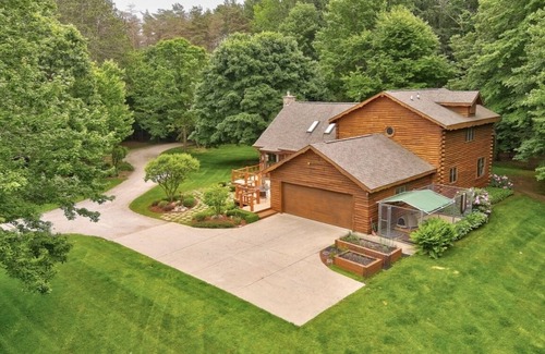 Caro Cabin | The perfect den surrounded by natures beauty to enjoy with your loved ones!