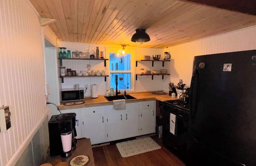 Owls Head Cabin | The perfect family getaway on Mt. View Lake. Pet friendly!