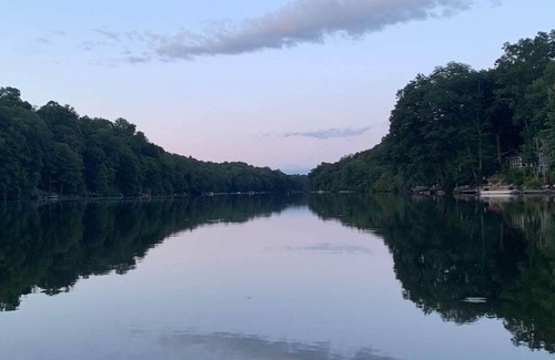 Swartswood House | The perfect lake house getaway at Willow's Edge.
