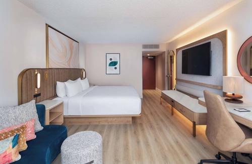Flagami Hotel | The Perfect Place to Stay! Close to Miami Art Museum, Pet Friendly, Free Shuttle