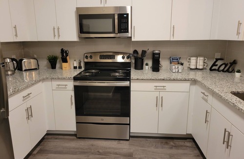 Bound Brook Apartment | The Perfect Retreat*2Bd/2BA*Parking*Pets