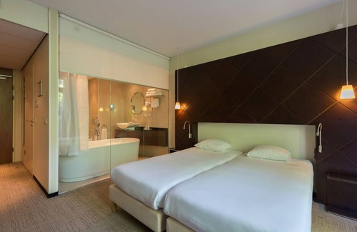 Leende Hotel | The Perfect Stay Along Your Route – Just Outside Eindhoven! Indoor Pool