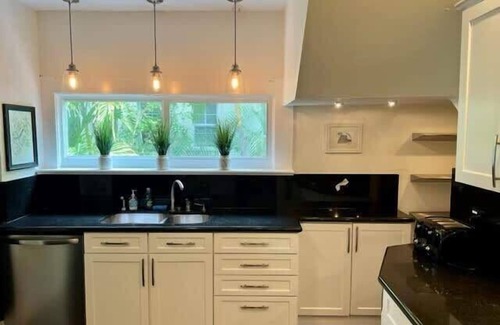 Flamingo Parks House | The Periwinkle House – Bask Poolside at this Sunlit West Palm Retreat