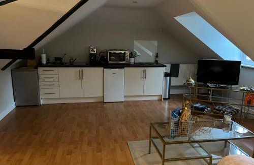 Aldermaston Wharf Apartment | The Pheasantry - guest house in beautiful rural location