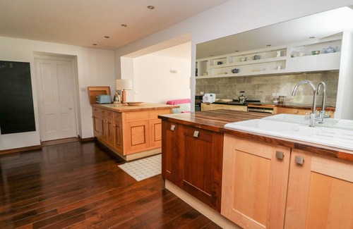 Builth Wells Cottage | THE PHEASANTRY, pet friendly, luxury holiday cottage in Builth Wells