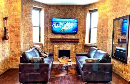 Old Town Triangle Apartment | The Picasso on Lincoln Park