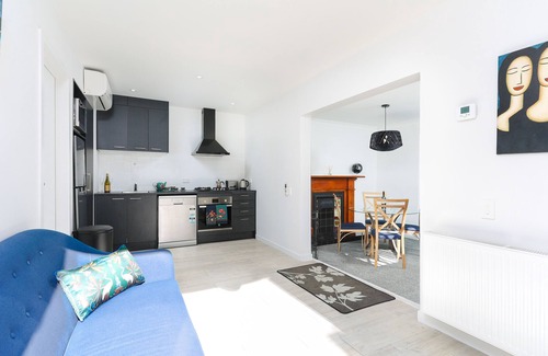 Stepneyville House | The Pilot House - Nelson Waterfront Holiday Home!