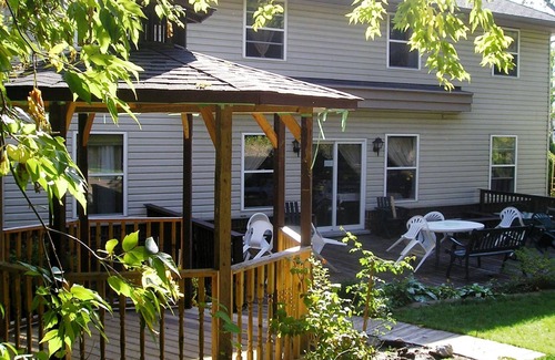 Niagara Falls Bed & Breakfast | The PINE SUITE is one of the SUPERIOR suites in the HOTEL GARNI / B&B