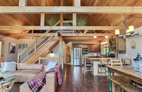 Little Valley Ski Chalet | The Pines on Maples~ Hot Tub ~ Fire Pit & Indoor Fireplace - Game Room