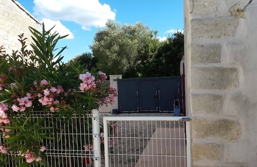 Le Cailar House | The pink villa, pretty village house with swimming pool