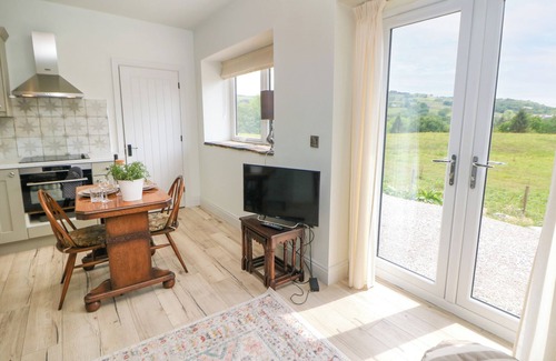 Mellor Cottage | THE PLUCKING SHED - VINEYARD STAY, pet friendly in Marple Bridge