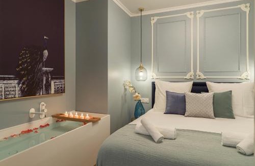 Chaillot Apartment | The Pompadour Suite
